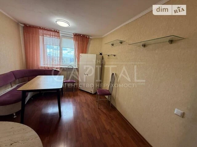 For sale 2-room apartment 72 sq. m. on Sviatoshynska Square 1 • ID 34699