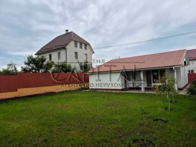 Будинок. Київ, пер. 10-й Північно-Озерний