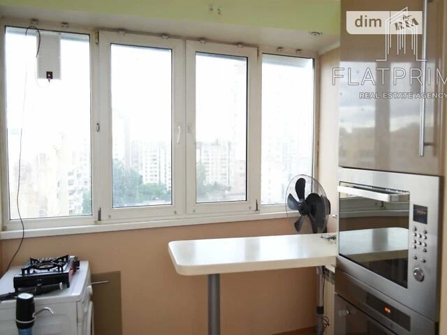 Продаж 3к квартири 75 кв. м на просп. Володимира Івасюка 25
