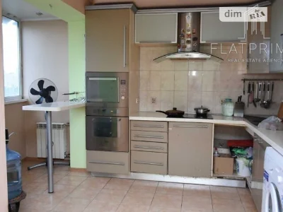 Продаж 3к квартири 75 кв. м на просп. Володимира Івасюка 25