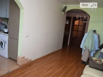 Продаж 3к квартири 75 кв. м на просп. Володимира Івасюка 25