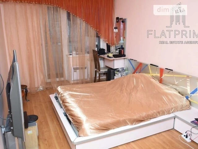 Продаж 3к квартири 75 кв. м на просп. Володимира Івасюка 25