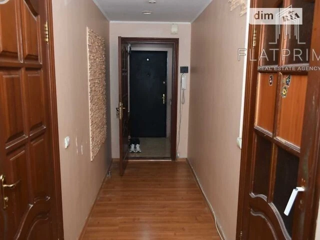Продаж 3к квартири 75 кв. м на просп. Володимира Івасюка 25