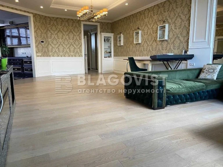 Продаж великої 3 к квартири біля метро Дарниця 1226 дол за к