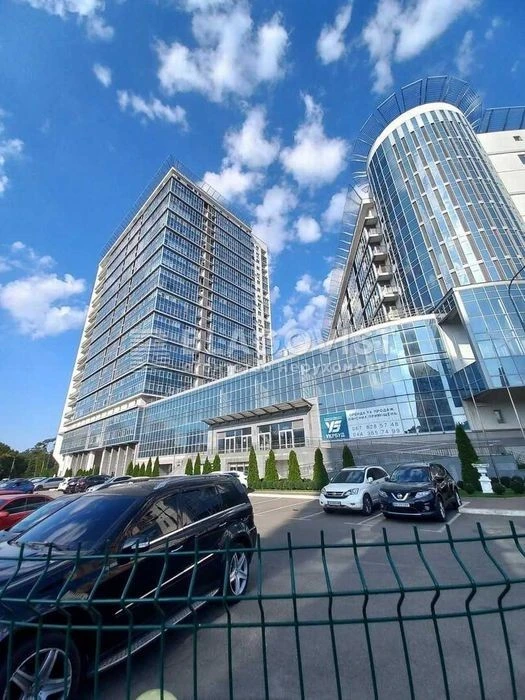 Продаж великої 3 к квартири біля метро Дарниця 1226 дол за к