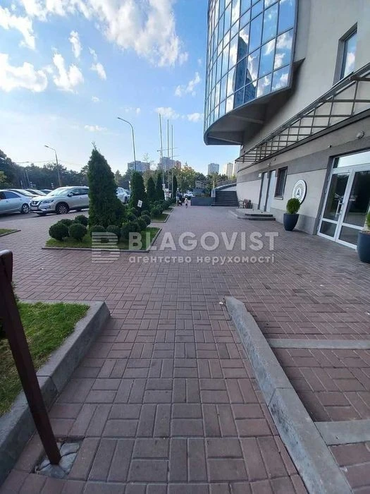 Продаж великої 3 к квартири біля метро Дарниця 1226 дол за к