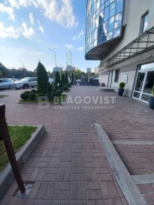 Продаж великої 3 к квартири біля метро Дарниця 1226 дол за к