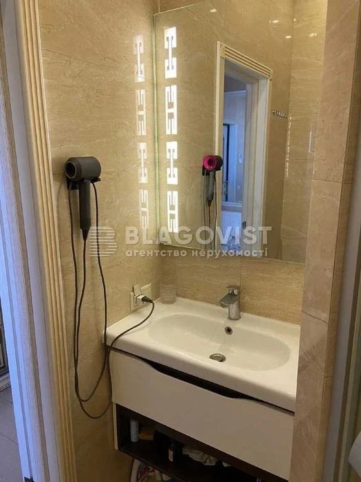 Продаж великої 3 к квартири біля метро Дарниця 1226 дол за к