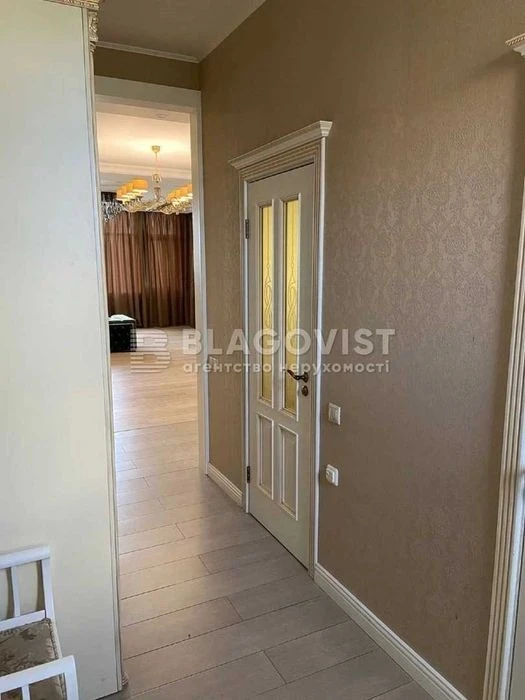 Продаж великої 3 к квартири біля метро Дарниця 1226 дол за к