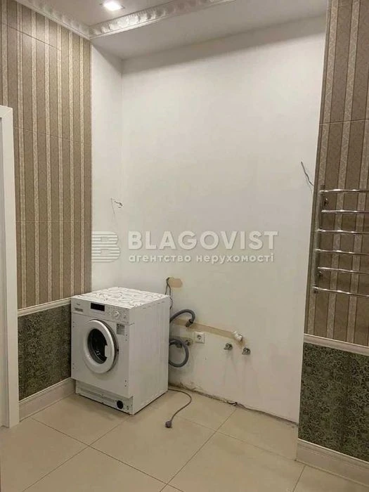 Продаж великої 3 к квартири біля метро Дарниця 1226 дол за к