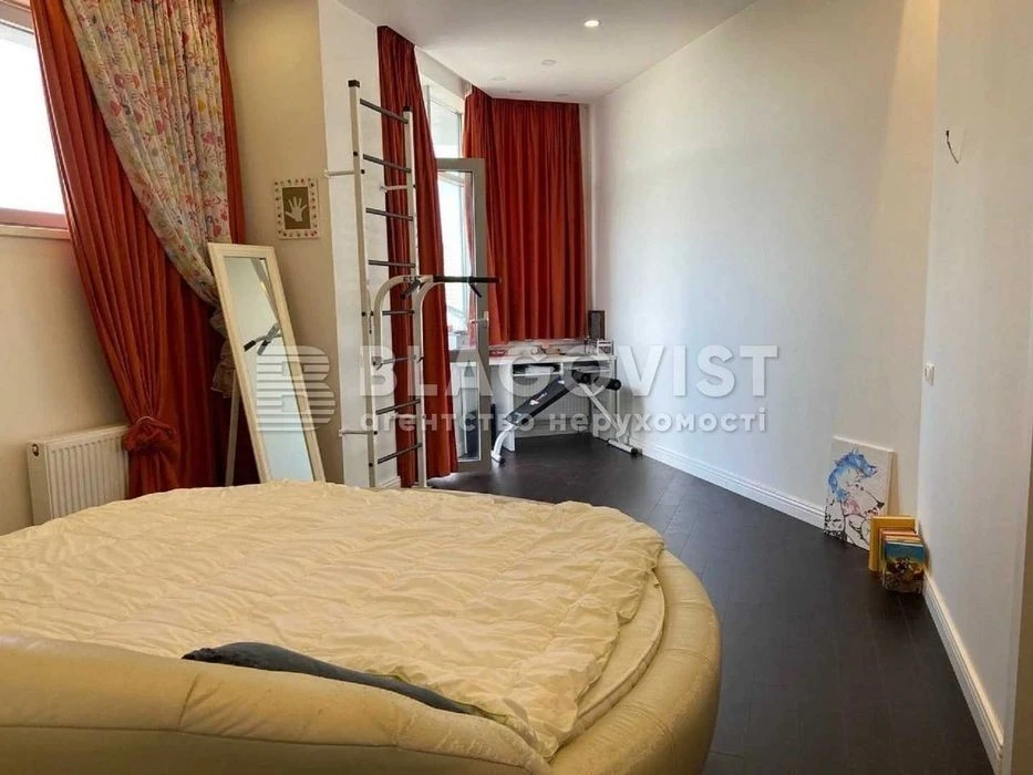 Продаж великої 3 к квартири біля метро Дарниця 1226 дол за к
