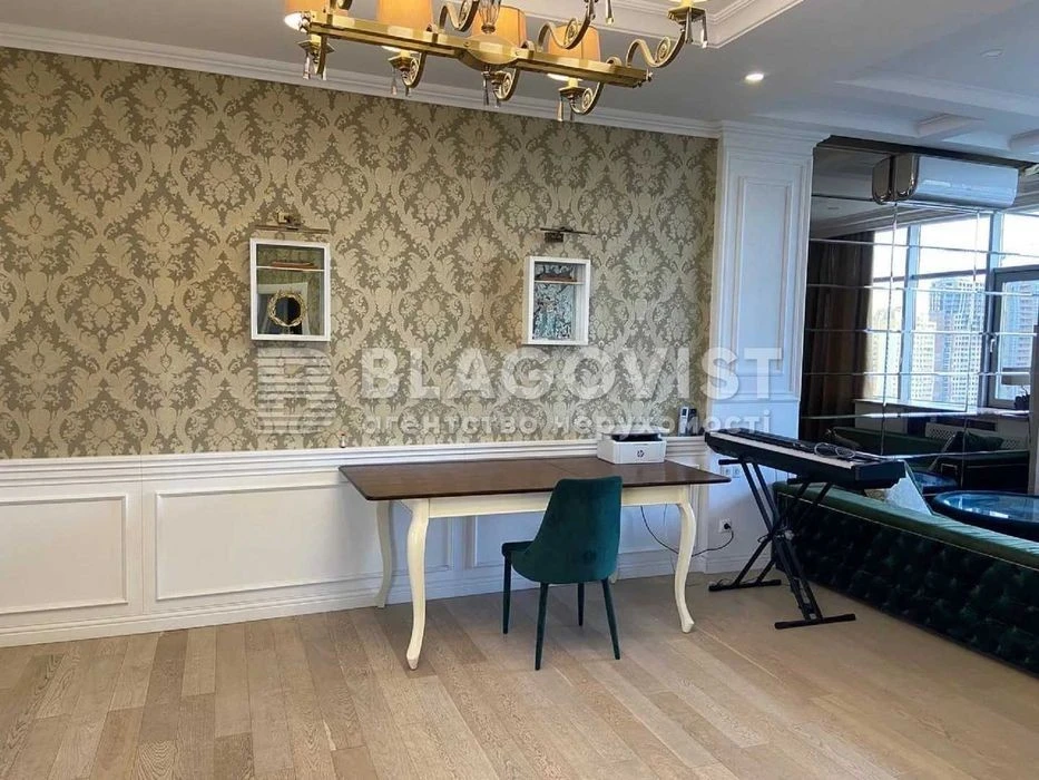 Продаж великої 3 к квартири біля метро Дарниця 1226 дол за к