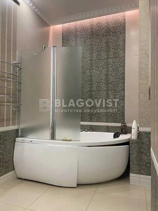 Продаж великої 3 к квартири біля метро Дарниця 1226 дол за к