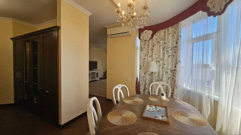 Продаж 3 кімнатно видової класу люкс 140м Печерськ Центр Лес