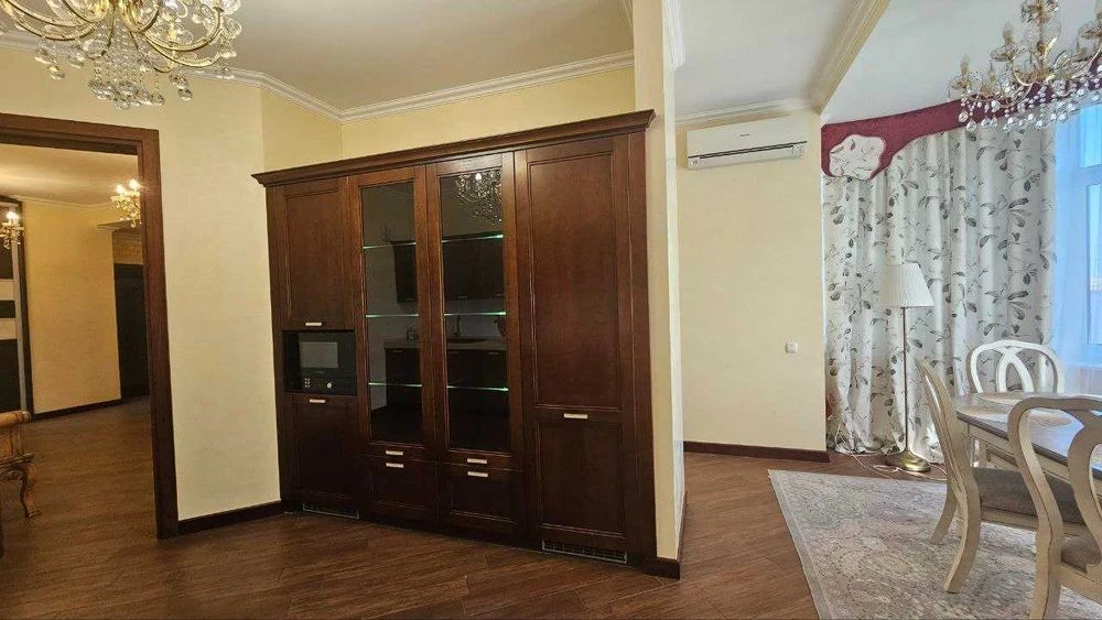 Продаж 3 кімнатно видової класу люкс 140м Печерськ Центр Лес