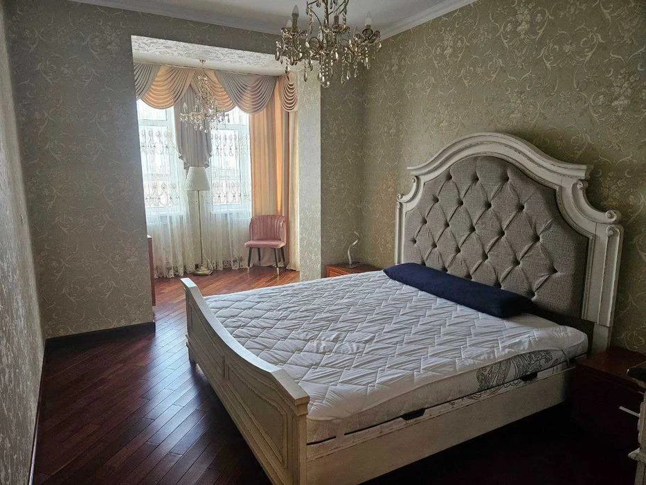 Продаж 3 кімнатно видової класу люкс 140м Печерськ Центр Лес