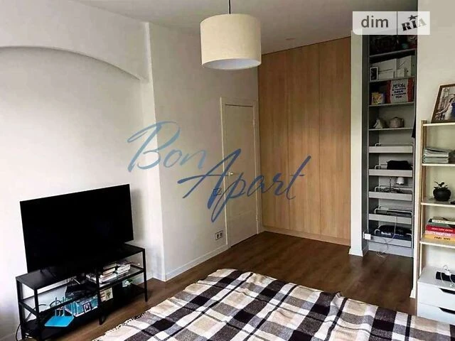 Продаж 2к квартири 55 кв. м на вул. Івана Світличного 4 • ID