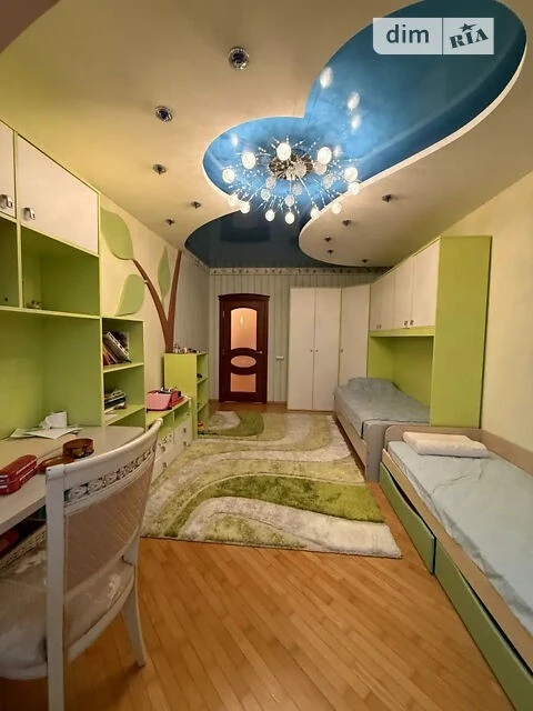 Продаж 4к квартири 141 кв. м на вул. Срібнокільська 1 • ID 3