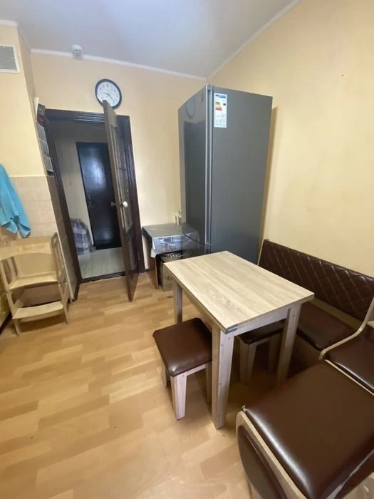 Продається простора 2-к. квартира по вул. Милославська, 8. Є