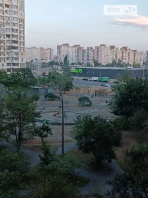 Продаж 3к квартири 82 кв. м на вул. Олександри Екстер 12 • I