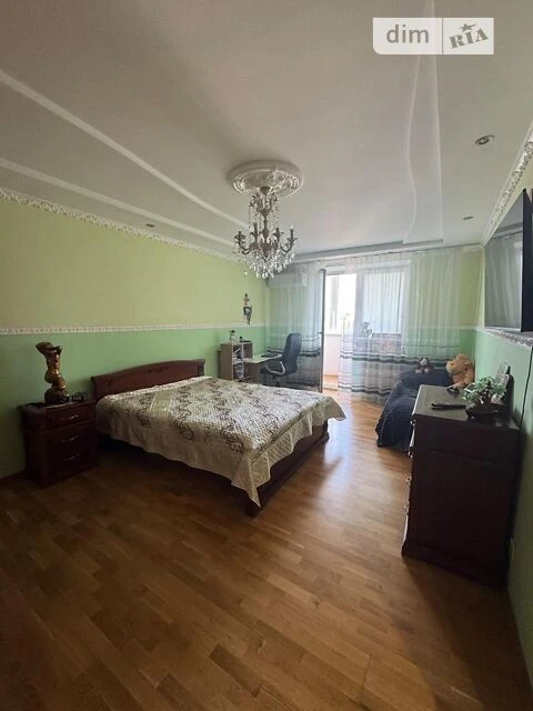Продаж 1к квартири 59 кв. м на вул. Костянтина Данькевича 10