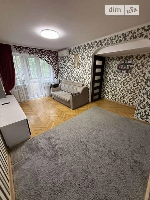 Продаж 1к квартири 33 кв. м на вул. Академіка Шалімова 27 •