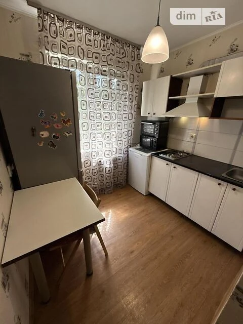 Продаж 1к квартири 33 кв. м на вул. Академіка Шалімова 27 •