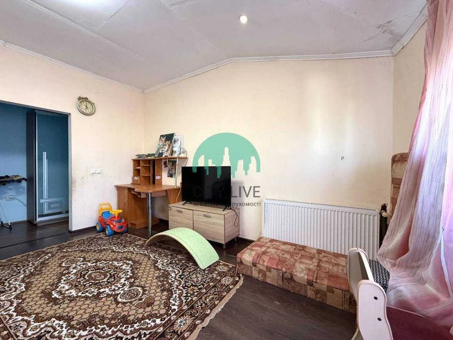 For sale attic 3 rooms sq m on Pasichna. Possibly under the state program
