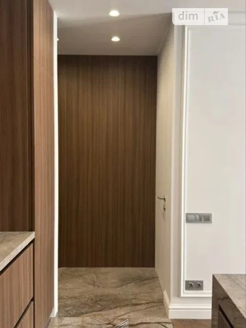 Продаж 1к квартири 51 кв. м на вул. Михайла Максимовича 26Г,