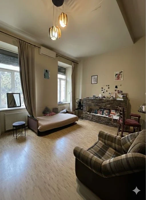Продаж квартири з мансардою вул. Собранецька