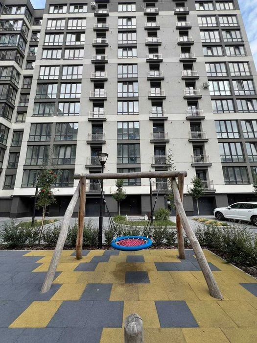 Продам 2 кімнатну квартиру з кухнею студією , район БАМ