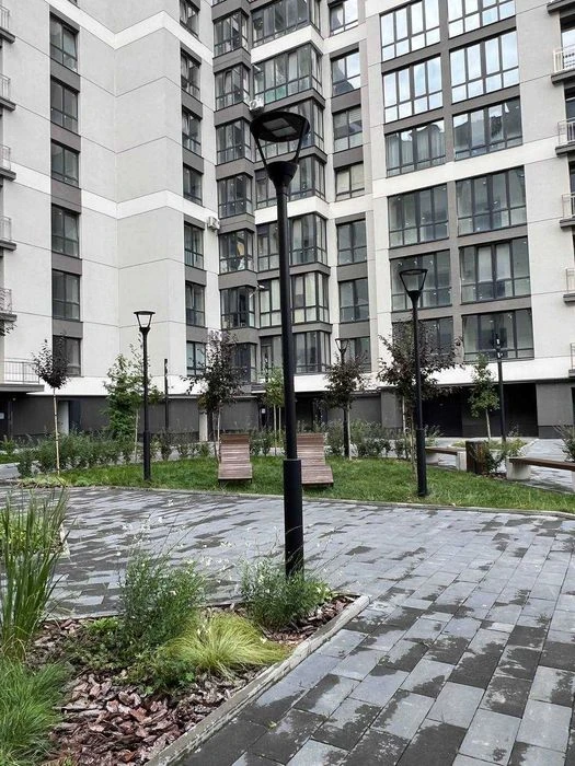 Продам 2 кімнатну квартиру з кухнею студією , район БАМ