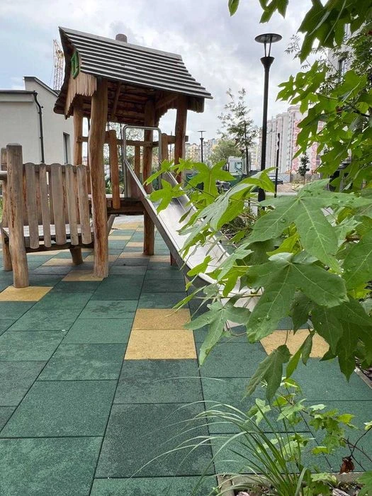 Продам 2 кімнатну квартиру з кухнею студією , район БАМ