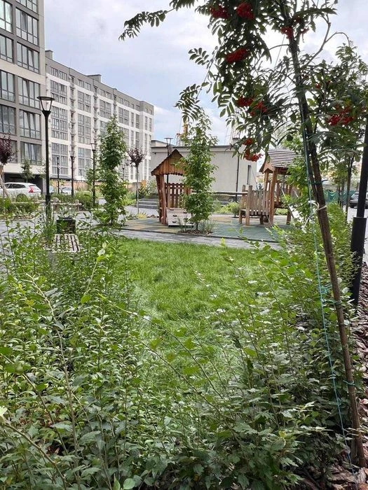 Продам 2 кімнатну квартиру з кухнею студією , район БАМ
