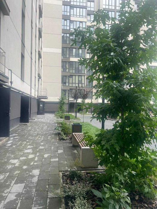 Продам 2 кімнатну квартиру з кухнею студією , район БАМ