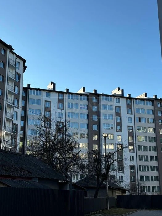 Продам двокімнатну  квартири в збудованому будинку біля Вокз