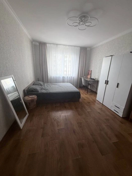 Оренда з ЖОВТНЯ 2-кім. к біля м. Харківська 20000грн. Генера