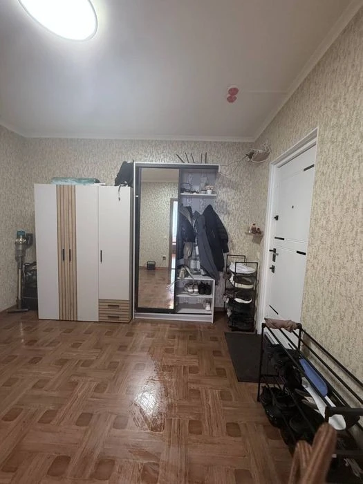 Оренда з ЖОВТНЯ 2-кім. к біля м. Харківська 20000грн. Генера
