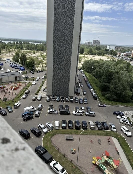 Оренда з ЖОВТНЯ 2-кім. к біля м. Харківська 20000грн. Генера
