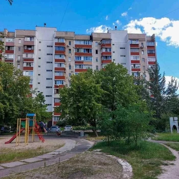 1к. квартира Троєщина, бул. Л. Бикова 7. Газова плита