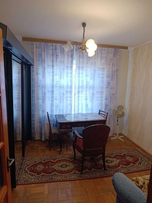 Проспект Європейського союзу 64