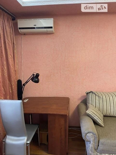 Довготривала оренда 3к квартири на вул. Академіка Єфремова 2