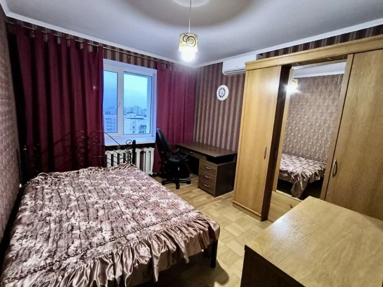 Здам гарну, велику 3-х к. кв. в Києві, заг. пл. 80 м. кв. ЖК