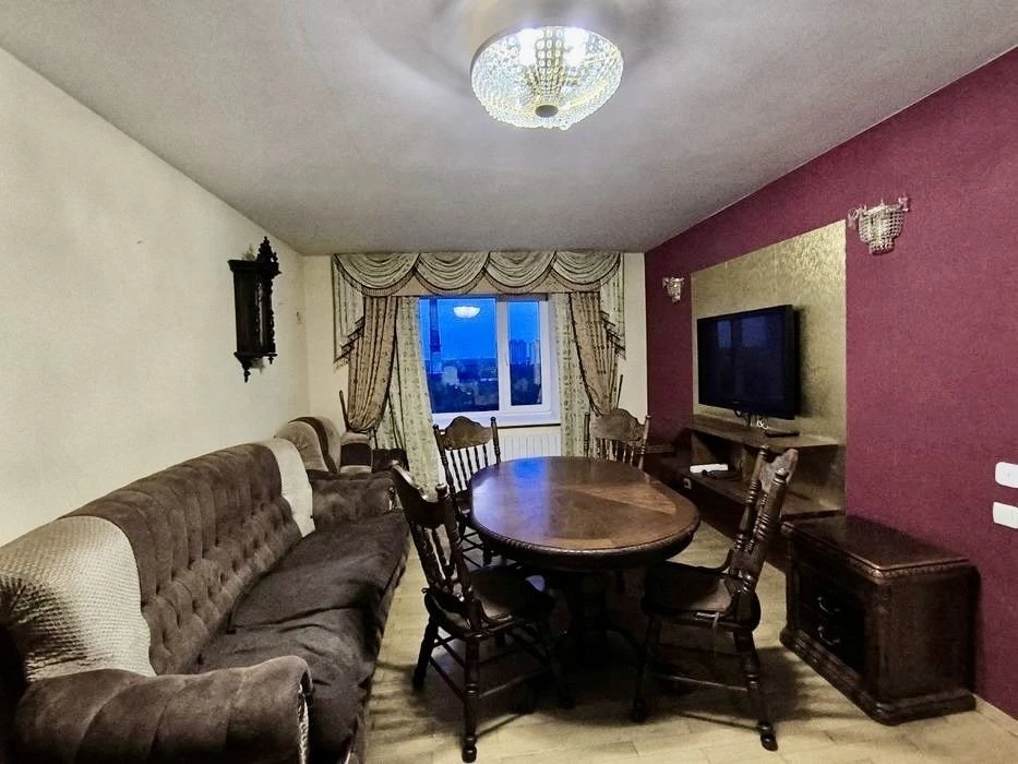 Здам гарну, велику 3-х к. кв. в Києві, заг. пл. 80 м. кв. ЖК