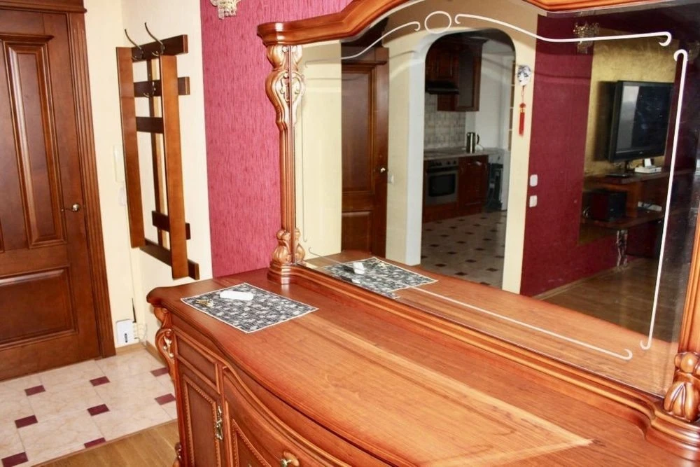 Здам гарну, велику 3-х к. кв. в Києві, заг. пл. 80 м. кв. ЖК