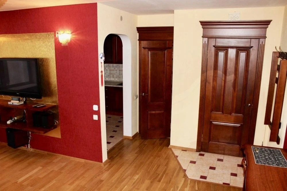 Здам гарну, велику 3-х к. кв. в Києві, заг. пл. 80 м. кв. ЖК