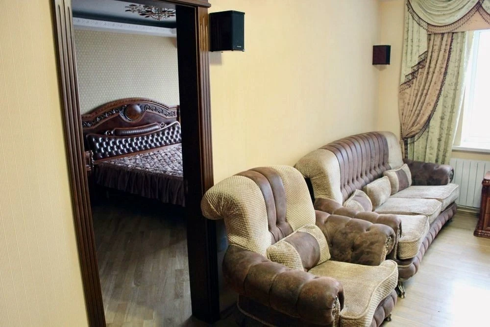 Здам гарну, велику 3-х к. кв. в Києві, заг. пл. 80 м. кв. ЖК