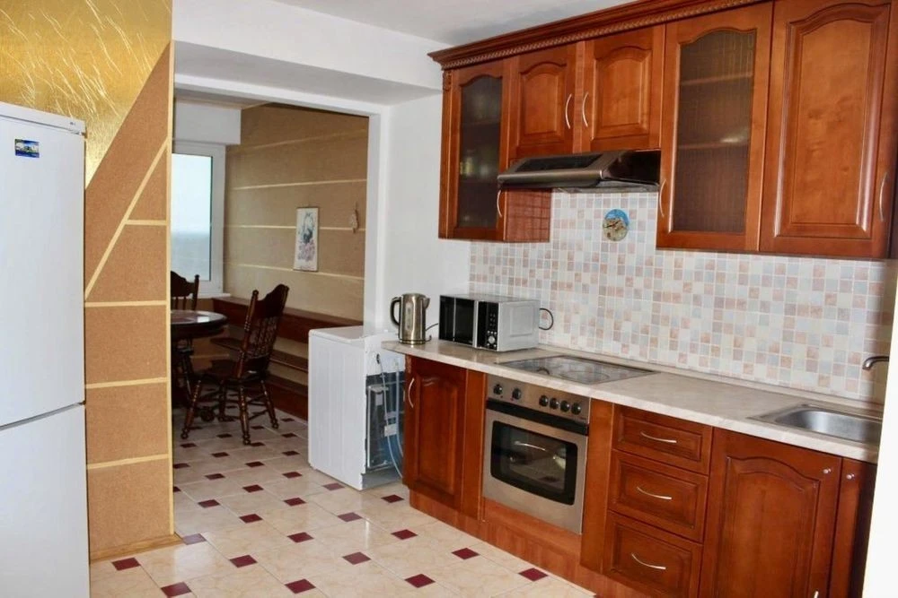 Здам гарну, велику 3-х к. кв. в Києві, заг. пл. 80 м. кв. ЖК