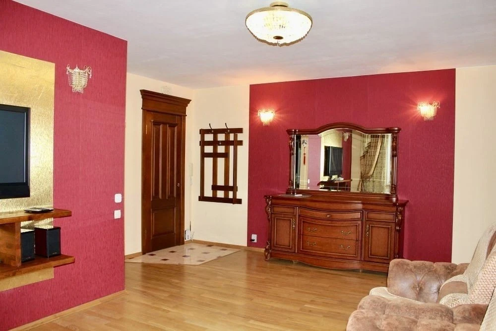 Здам гарну, велику 3-х к. кв. в Києві, заг. пл. 80 м. кв. ЖК