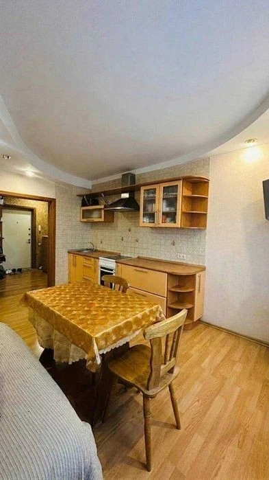 Троєщина двокімнатна квартира оренда